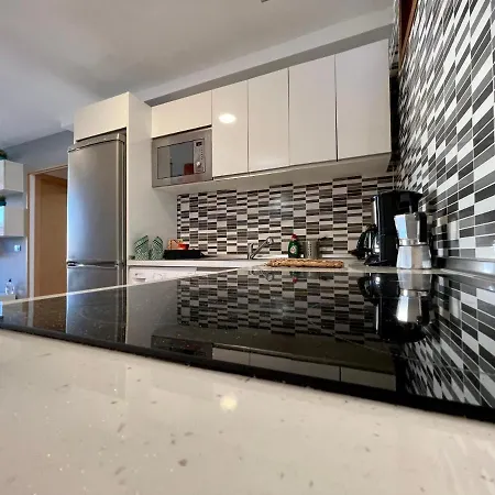 Ohmyhost360 - Sunny Holidays Apartman